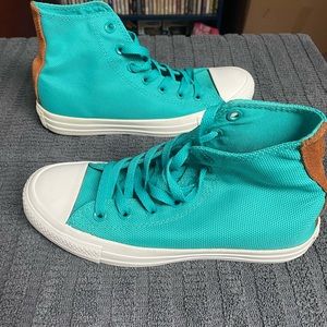 Teal Converse high tops. Men’s 5, Women’s 7